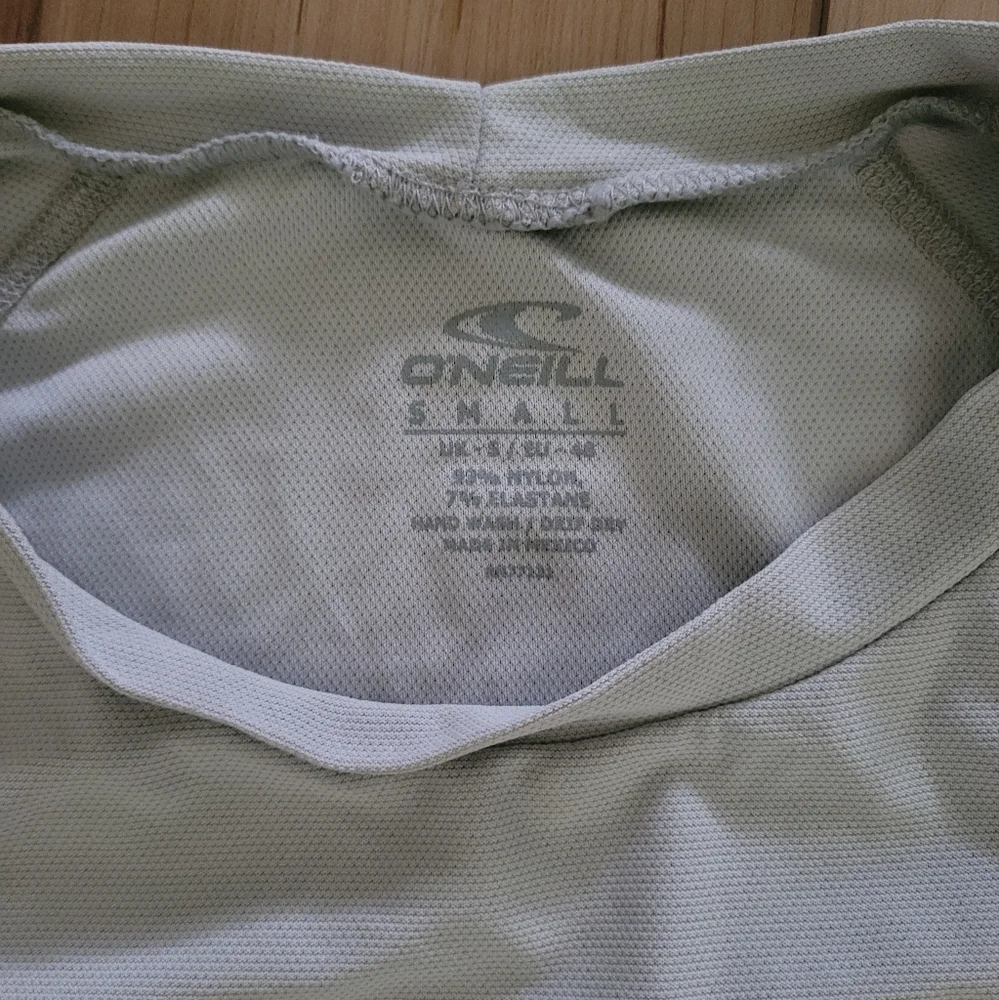 O'Neill Light Gray Rash Guard - Picture 2 of 3